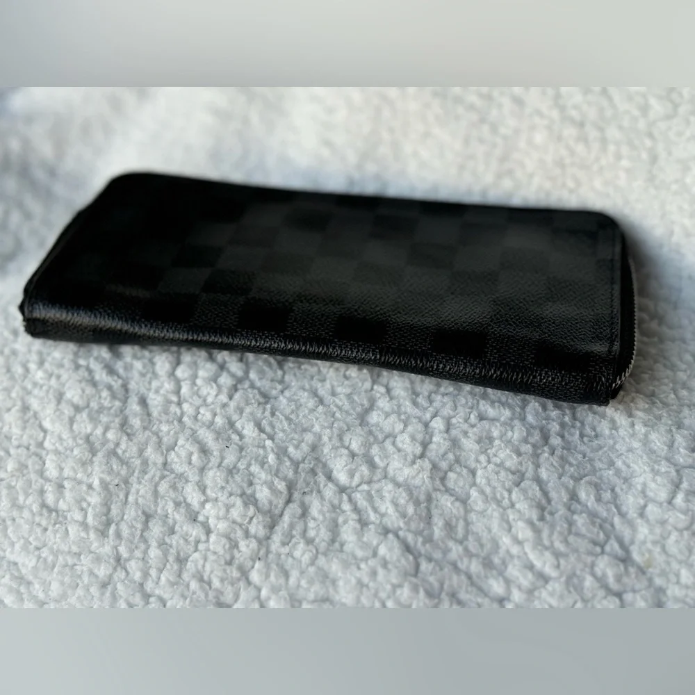 Authentic Black Damier Louis Vuitton Zippy Wallet